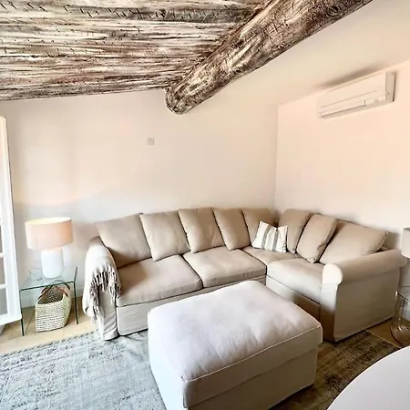 Au Coeur Du Village Grand Studio Avec Terrasse Διαμέρισμα *